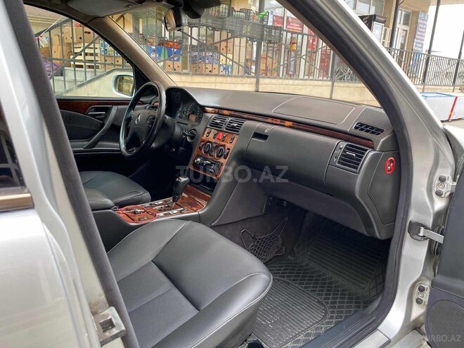 Mercedes E 220 2001, 338,000 km - 2.2 l - Bakı