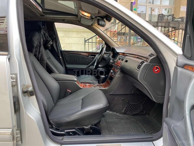 Mercedes E 220 2001, 338,000 km - 2.2 l - Bakı