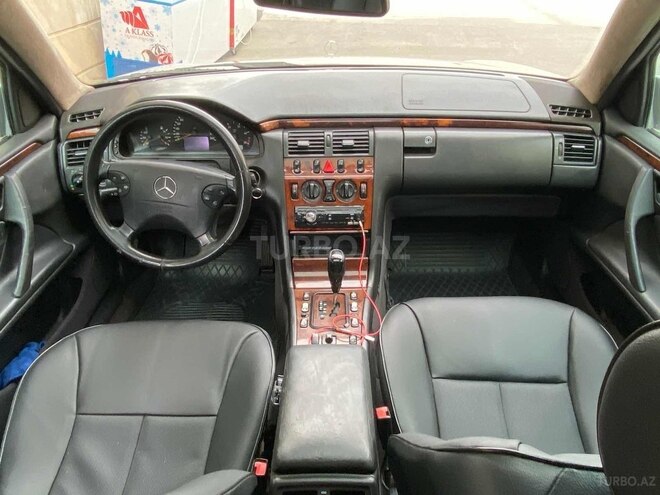 Mercedes E 220 2001, 338,000 km - 2.2 l - Bakı