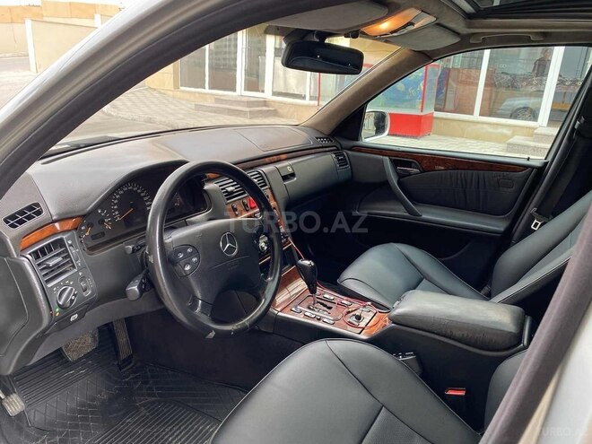 Mercedes E 220 2001, 338,000 km - 2.2 l - Bakı