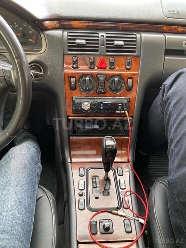 Mercedes E 220 2001, 338,000 km - 2.2 l - Bakı