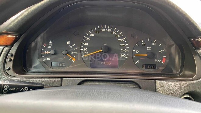 Mercedes E 220 2001, 338,000 km - 2.2 l - Bakı