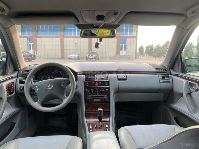 Mercedes E 220 2001, 440,000 km - 2.2 l - Sabirabad