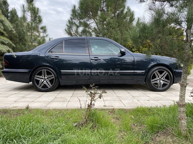Mercedes E 220 2001, 440,000 km - 2.2 l - Sabirabad