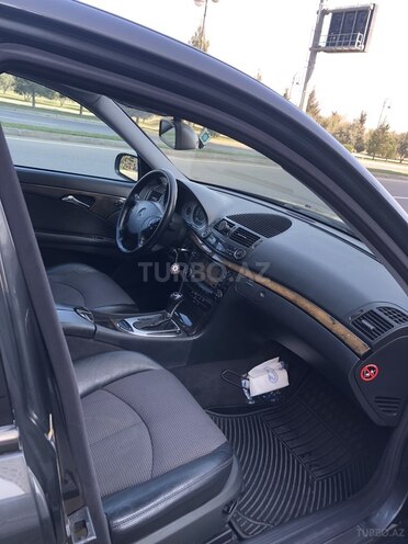 Mercedes E 270 2003, 256,000 km - 2.7 l - Bakı