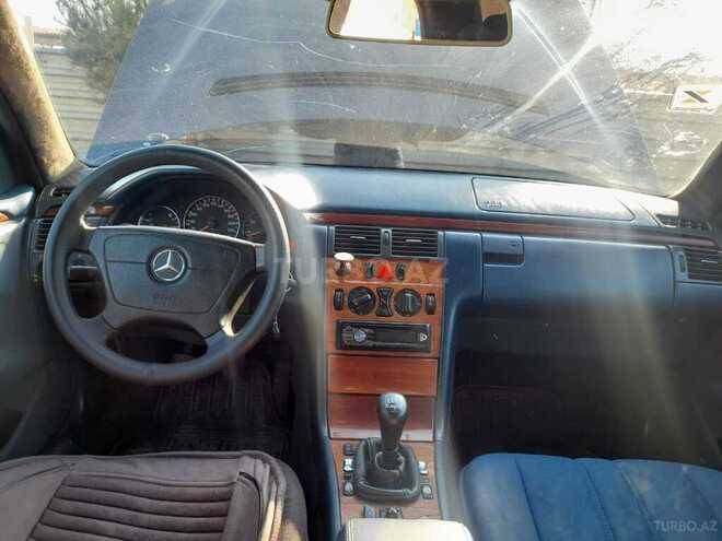 Mercedes E 220 1999, 386,000 km - 2.2 l - Ucar