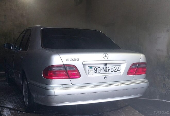 Mercedes E 220 1999, 440,000 km - 2.2 l - Salyan