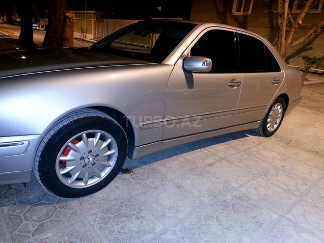 Mercedes E 220 1999, 440,000 km - 2.2 l - Salyan