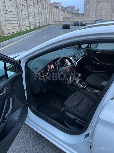 Opel Astra 2017, 199,000 km - 1.6 л - Bakı
