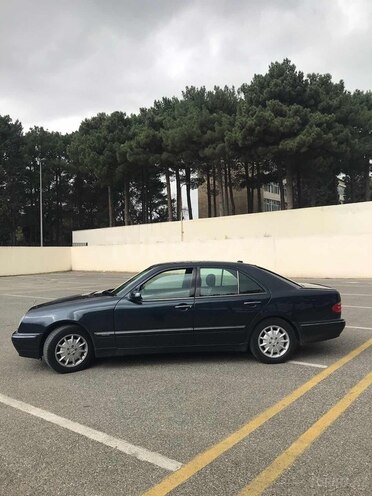 Mercedes E 240 2001, 263,000 km - 2.6 l - Sumqayıt
