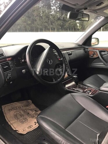 Mercedes E 240 2001, 263,000 km - 2.6 l - Sumqayıt