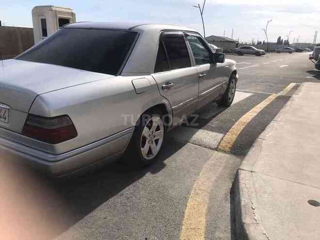 Mercedes E 220 1993, 435,800 km - 2.2 l - Sumqayıt