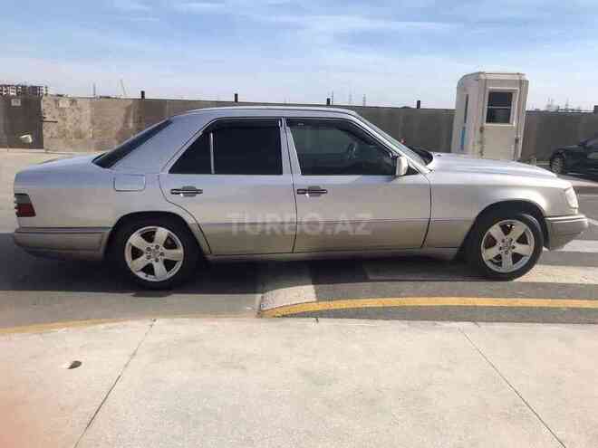 Mercedes E 220 1993, 435,800 km - 2.2 l - Sumqayıt