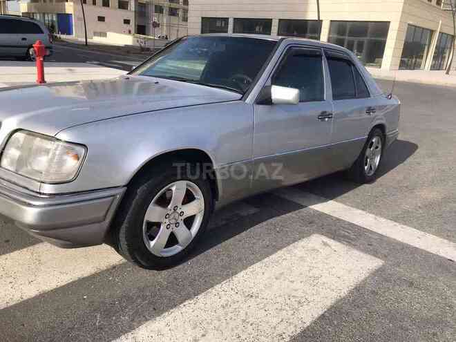 Mercedes E 220 1993, 435,800 km - 2.2 l - Sumqayıt