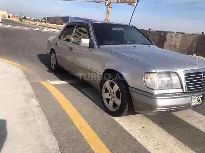 Mercedes E 220 1993, 435,800 km - 2.2 l - Sumqayıt
