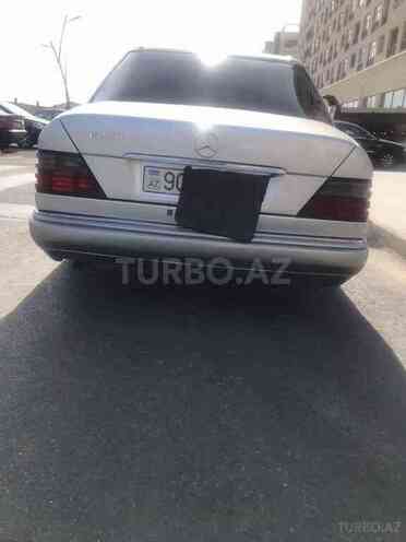 Mercedes E 220 1993, 435,800 km - 2.2 l - Sumqayıt