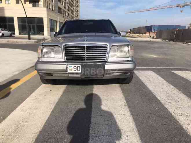 Mercedes E 220 1993, 435,800 km - 2.2 l - Sumqayıt
