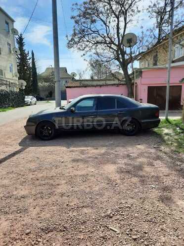 Mercedes E 230 1996, 507,890 km - 2.3 l - Salyan