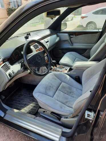 Mercedes E 230 1996, 507,890 km - 2.3 l - Salyan