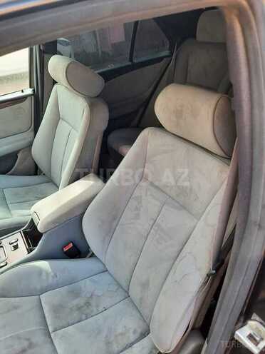 Mercedes E 230 1996, 507,890 km - 2.3 l - Salyan