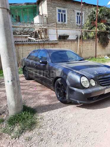 Mercedes E 230 1996, 507,890 km - 2.3 l - Salyan