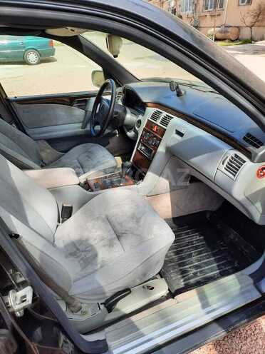 Mercedes E 230 1996, 507,890 km - 2.3 l - Salyan