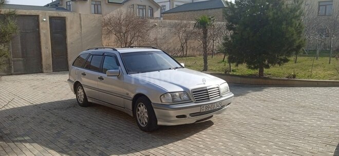 Mercedes C 180 1998, 458,000 km - 1.8 l - Ucar