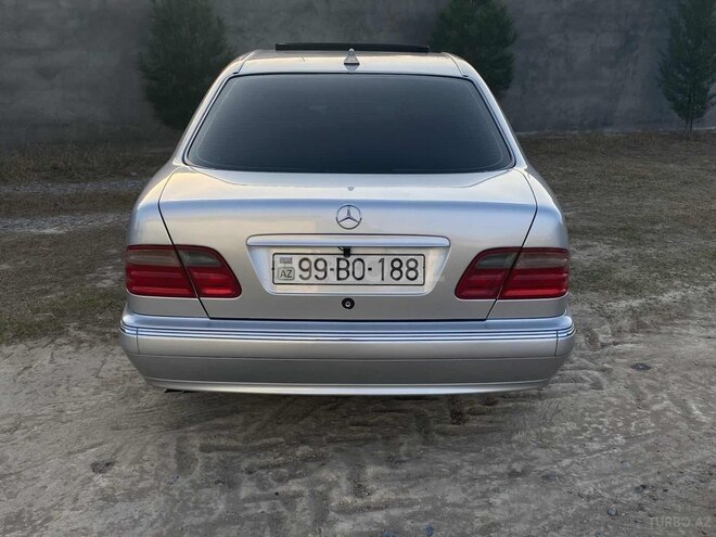 Mercedes E 240 2000, 289,300 km - 2.4 l - Saatlı