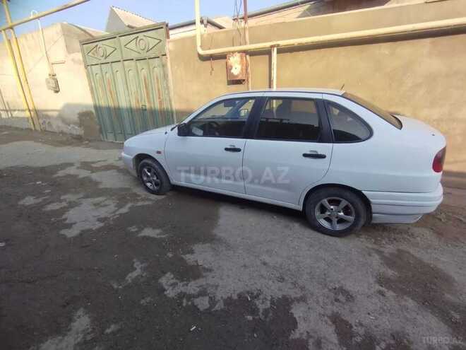 Volkswagen Polo 1995, 250,000 km - 1.6 l - Bakı