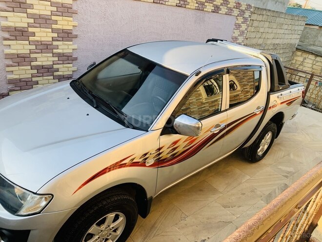 Mitsubishi L200 2011, 215,000 km - 2.5 l - Bakı