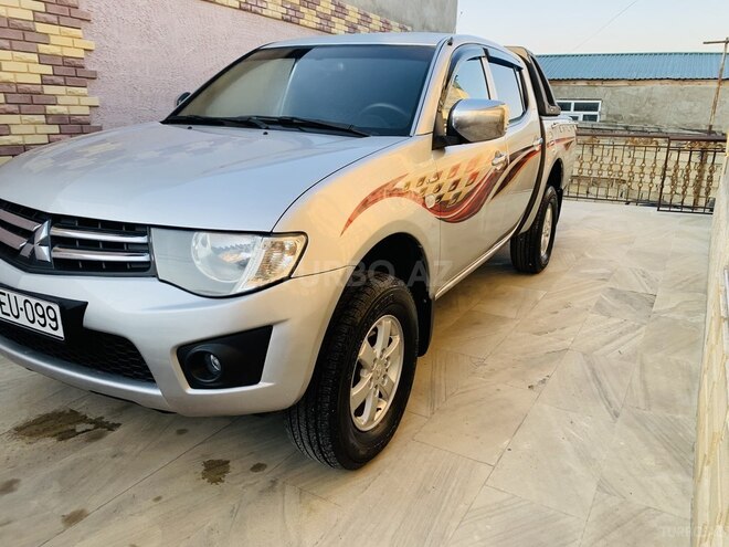 Mitsubishi L200 2011, 215,000 km - 2.5 l - Bakı