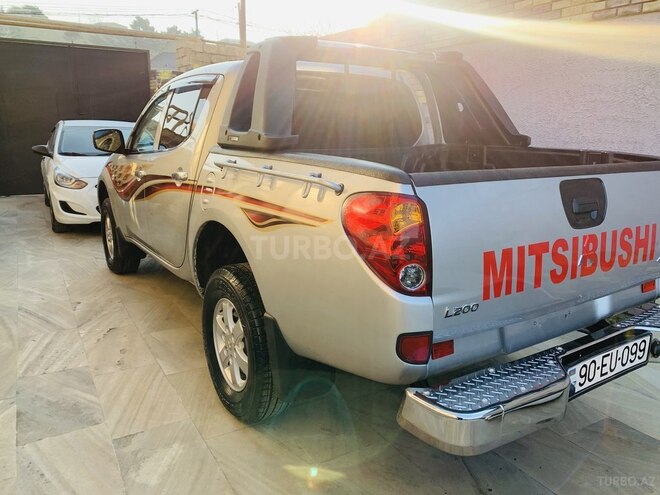Mitsubishi L200 2011, 215,000 km - 2.5 l - Bakı