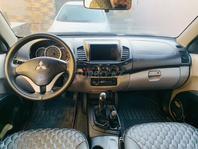 Mitsubishi L200 2011, 215,000 km - 2.5 l - Bakı