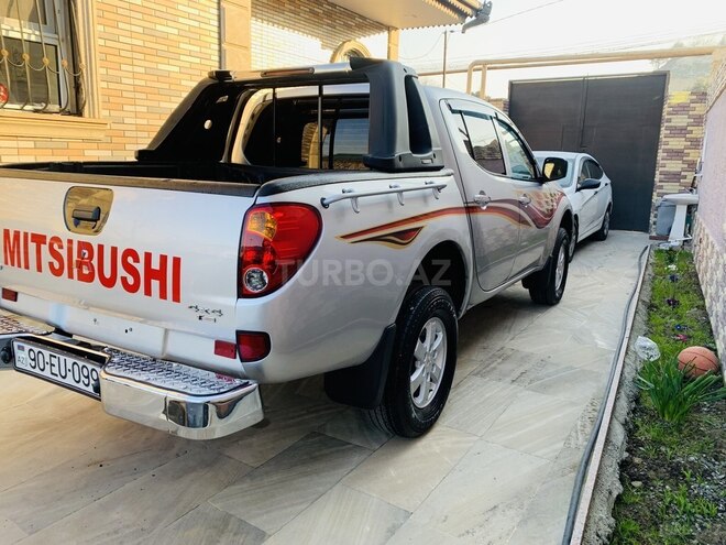 Mitsubishi L200 2011, 215,000 km - 2.5 l - Bakı