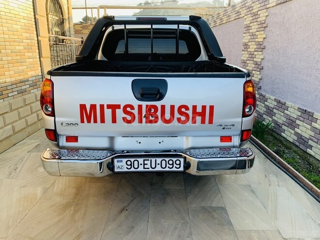 Mitsubishi L200 2011, 215,000 km - 2.5 l - Bakı