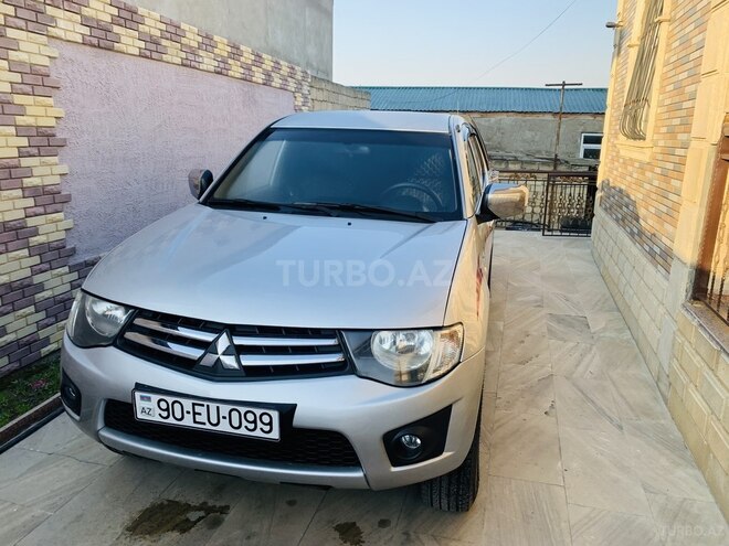 Mitsubishi L200 2011, 215,000 km - 2.5 l - Bakı