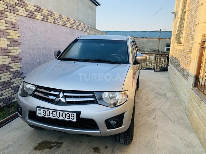 Mitsubishi L200 2011, 215,000 km - 2.5 l - Bakı