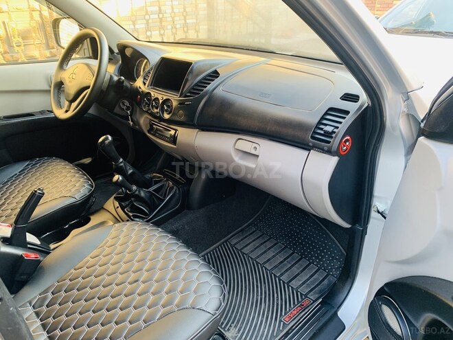 Mitsubishi L200 2011, 215,000 km - 2.5 l - Bakı