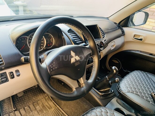 Mitsubishi L200 2011, 215,000 km - 2.5 l - Bakı