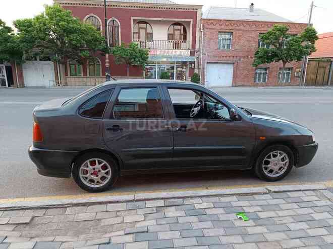 Volkswagen Polo 1999, 222,222 km - 1.6 l - Gəncə