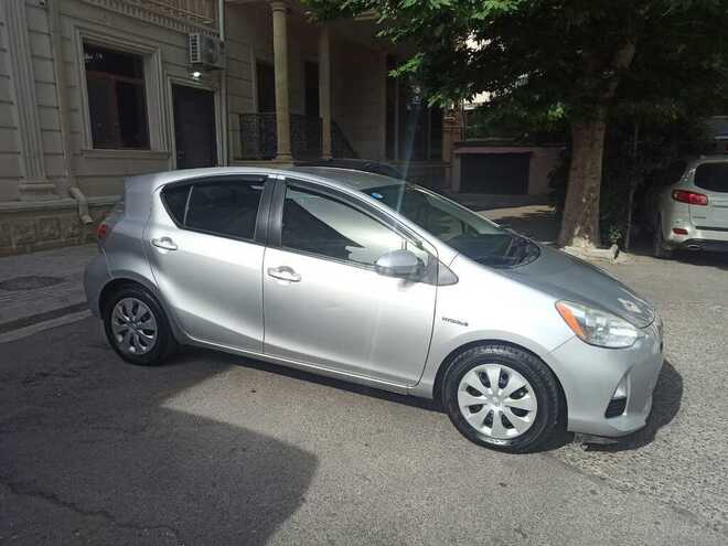 Toyota Prius C 2013, 136,794 km - 1.5 l - Bakı