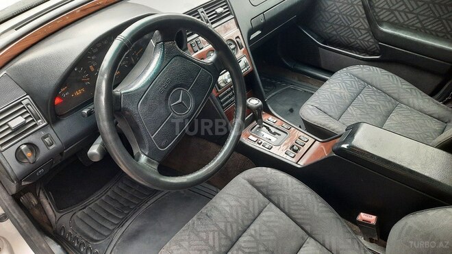 Mercedes C 220 1995, 286,000 km - 2.2 l - Şəki