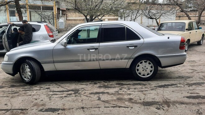 Mercedes C 220 1995, 286,000 km - 2.2 l - Şəki