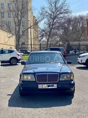 Mercedes E 220 1995, 391,360 km - 2.2 l - Bakı