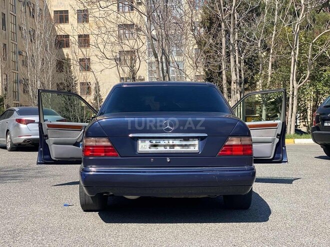 Mercedes E 220 1995, 391,360 km - 2.2 l - Bakı