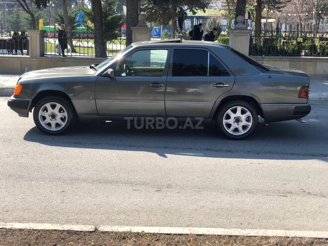 Mercedes E 250 1991, 423,000 km - 2.5 l - Bakı