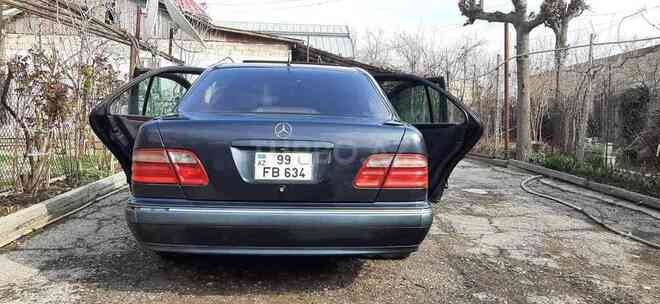 Mercedes E 240 2000, 325,600 km - 2.4 l - Bakı