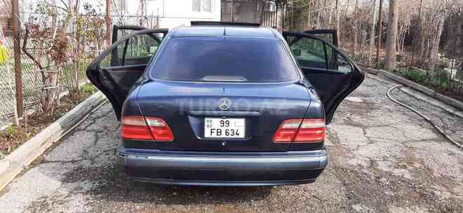 Mercedes E 240 2000, 325,600 km - 2.4 l - Bakı