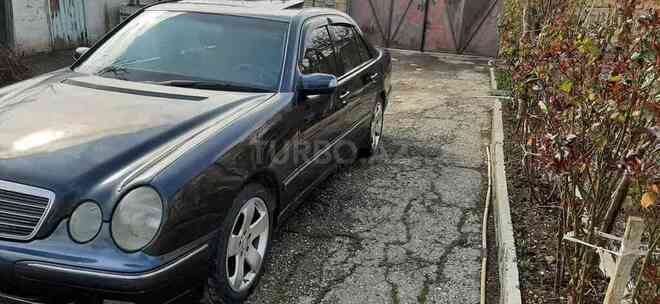 Mercedes E 240 2000, 325,600 km - 2.4 l - Bakı
