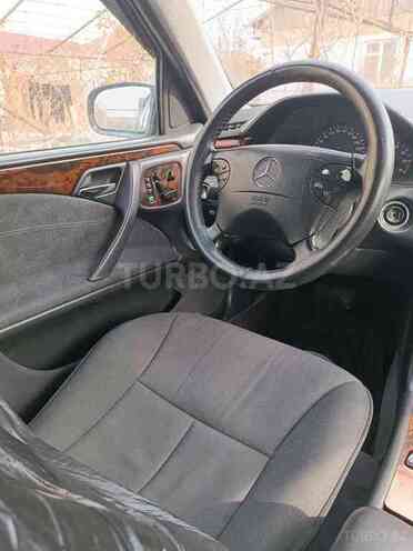 Mercedes E 240 2000, 325,600 km - 2.4 l - Bakı